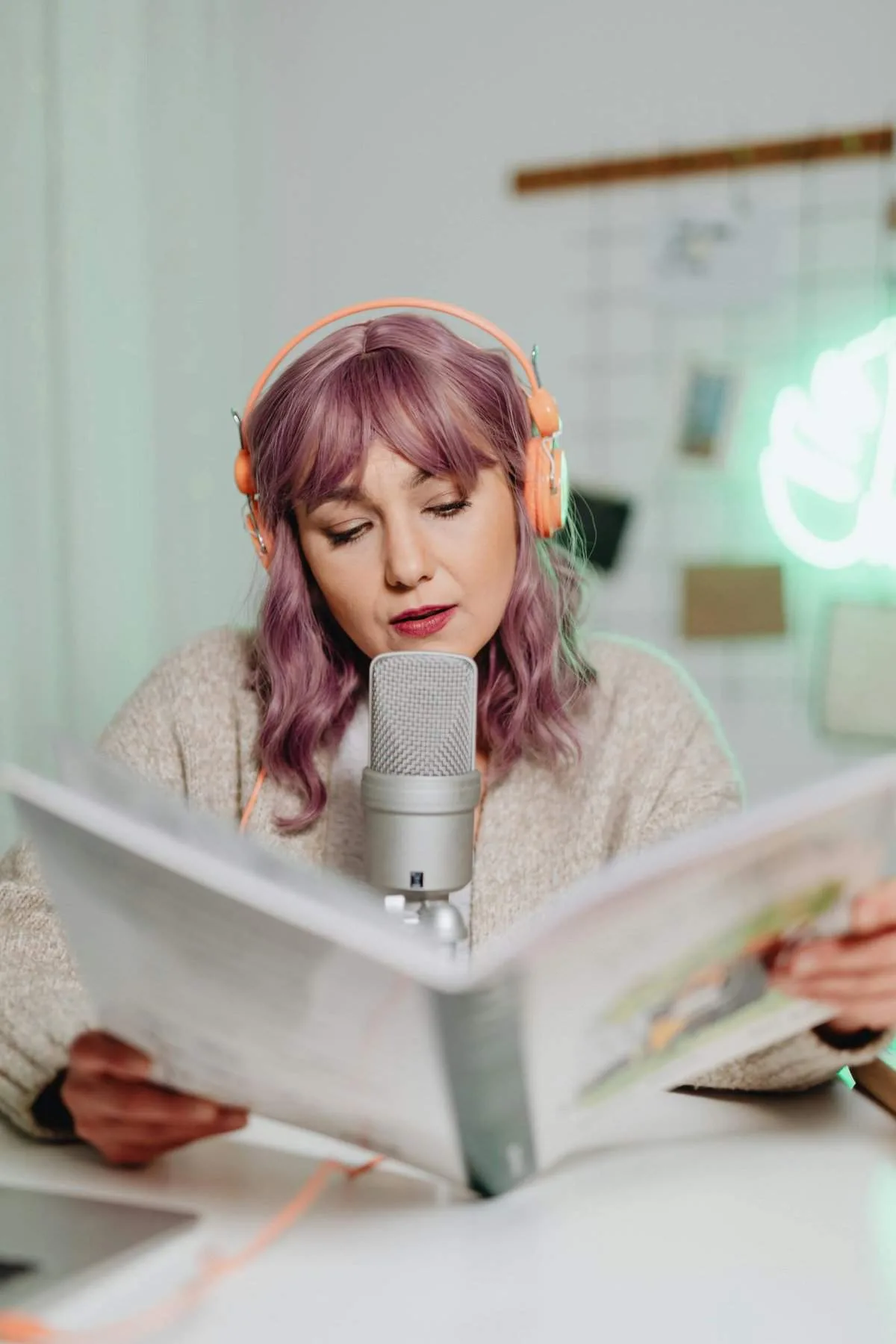 Freelance Voiceover Artist For Commercials And Narration Freelance Voiceover Artist For Commercials And Narration