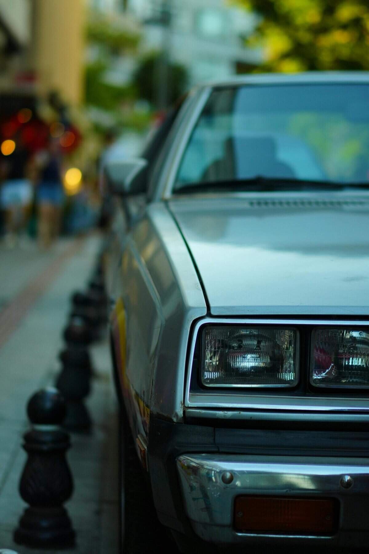 Gen Z Creator Earning $10K/month With AI Prompt Gigs