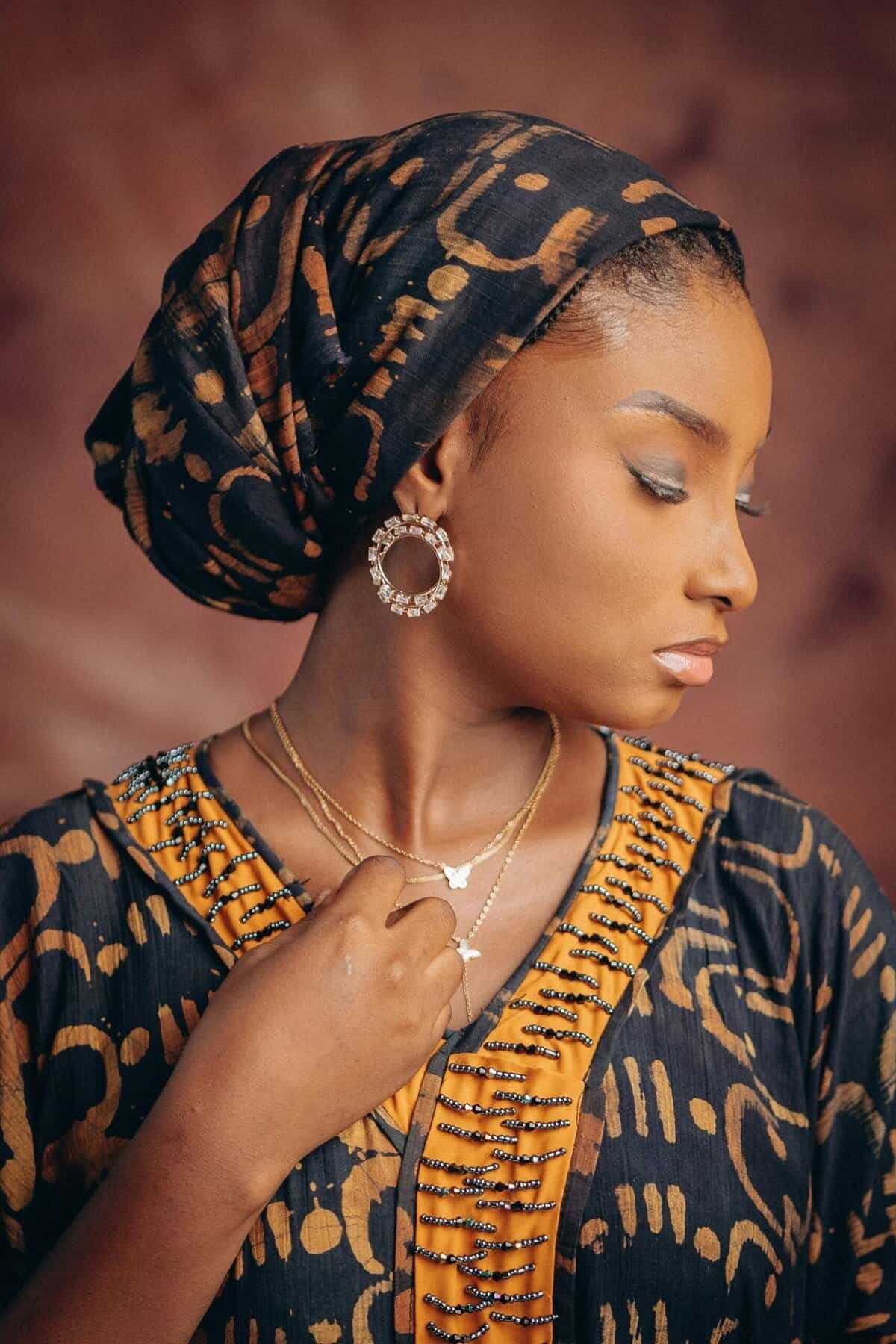 Gen Z Creator Earning $10K/month With AI Prompt Gigs