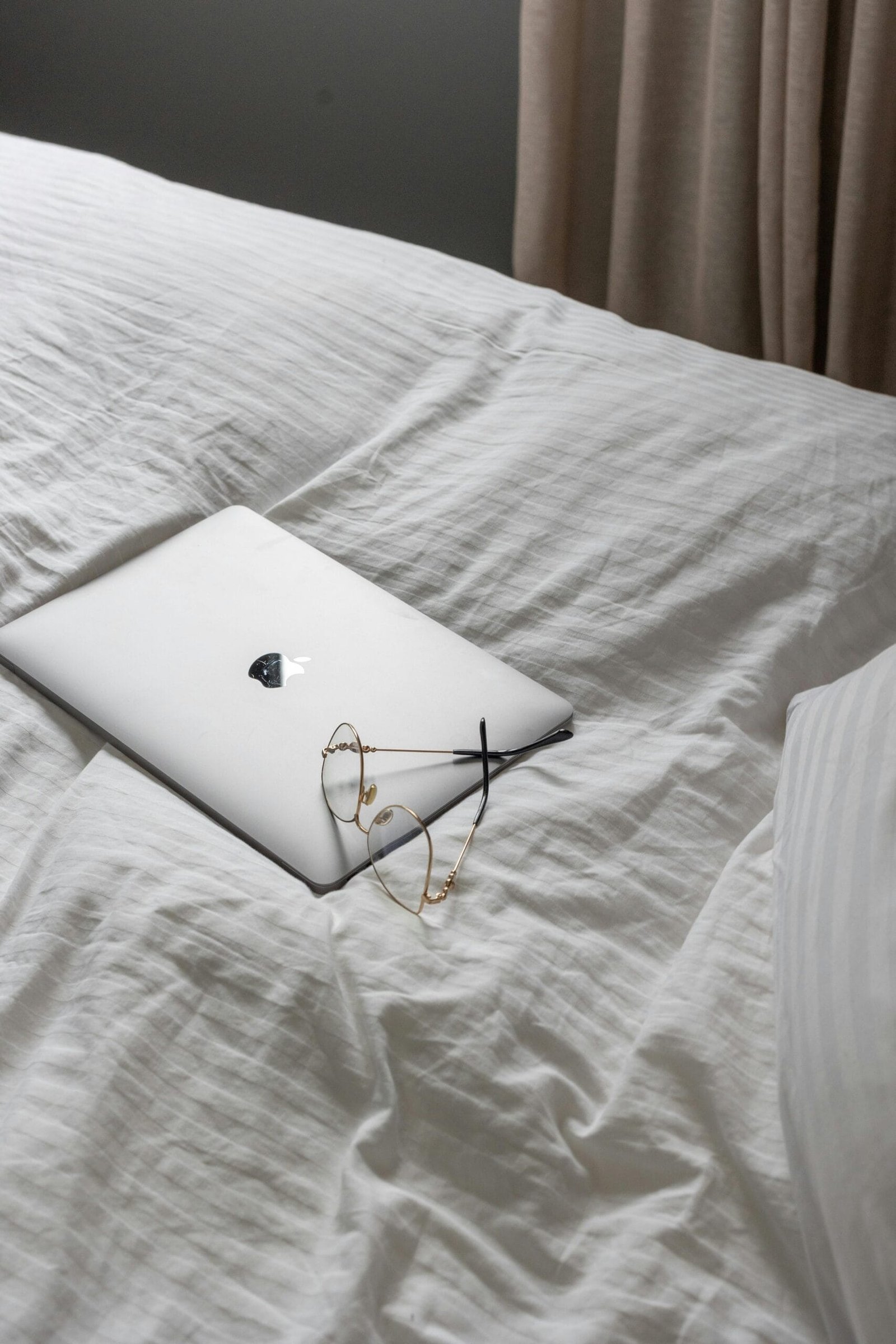 Full-time Traveler Freelancing Through Satellite Internet