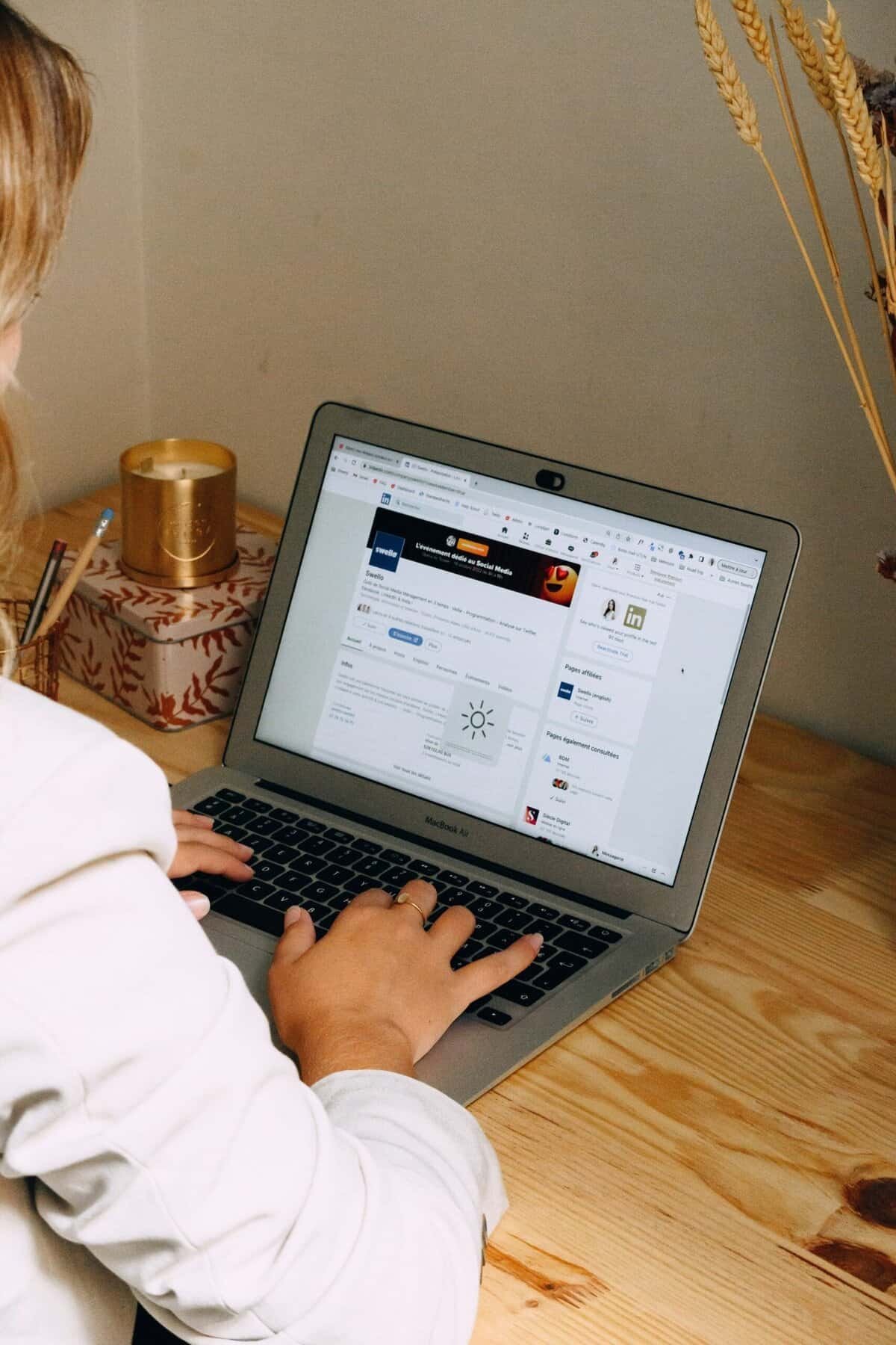 How Do Freelancers Use LinkedIn To Find Clients?